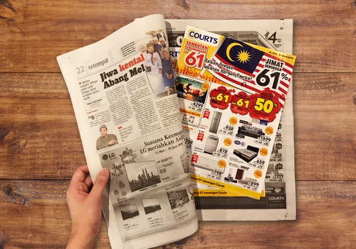 Comparison of A2, A4, and A5 newspaper inserts showing different sizes and paper types for effective advertising in 2025